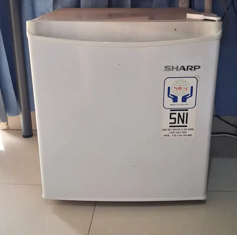 Kulkas Sharp mini bar kondisi bagus, dingin