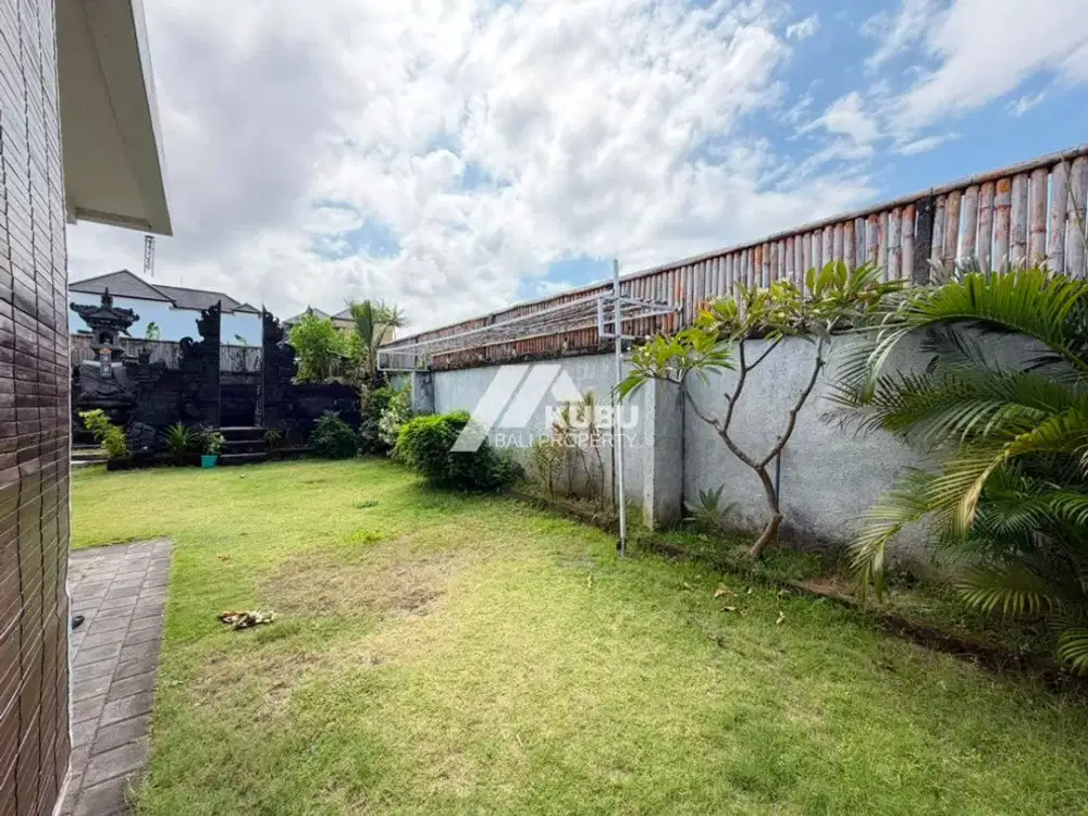KBP1028 A 2-bedroom building with an en-suite bathroom.