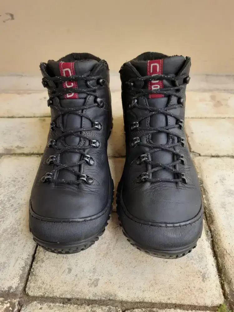 Sepatu outdoor nagaba size 40