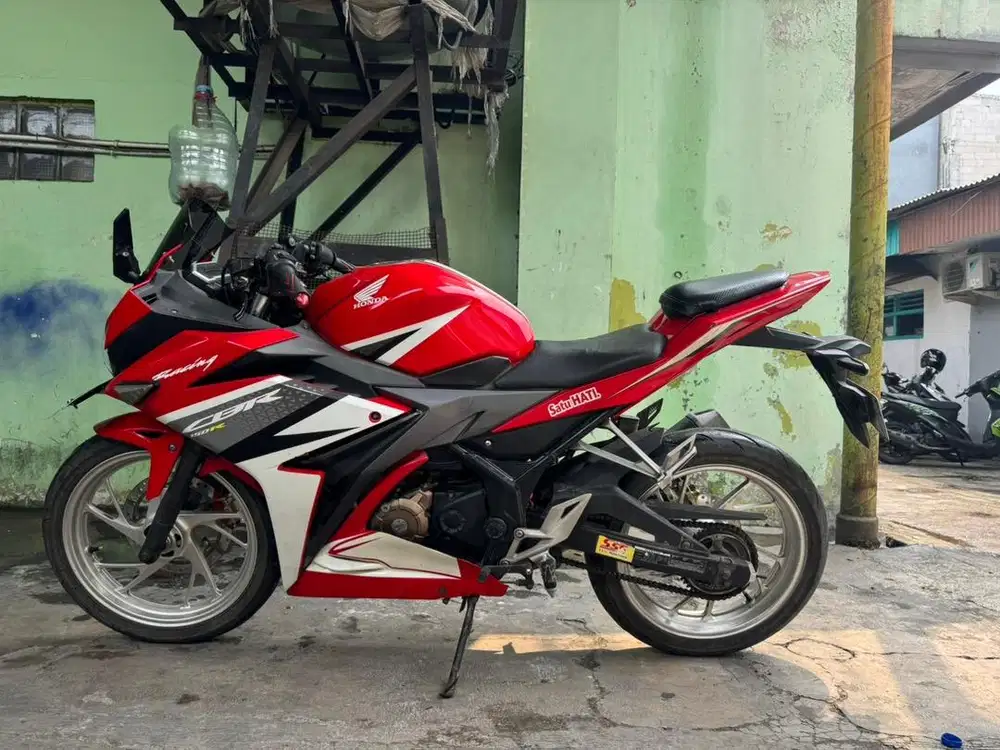 Honda CBR 150 thun 2018 mesin halus jozz siap gas gan.