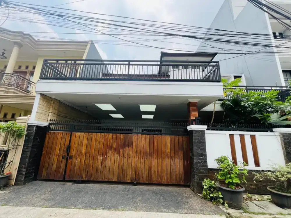 Rumah Minimalis  di Daerah Tebet Jakarta Selatan dengan Akses 2 Mobil