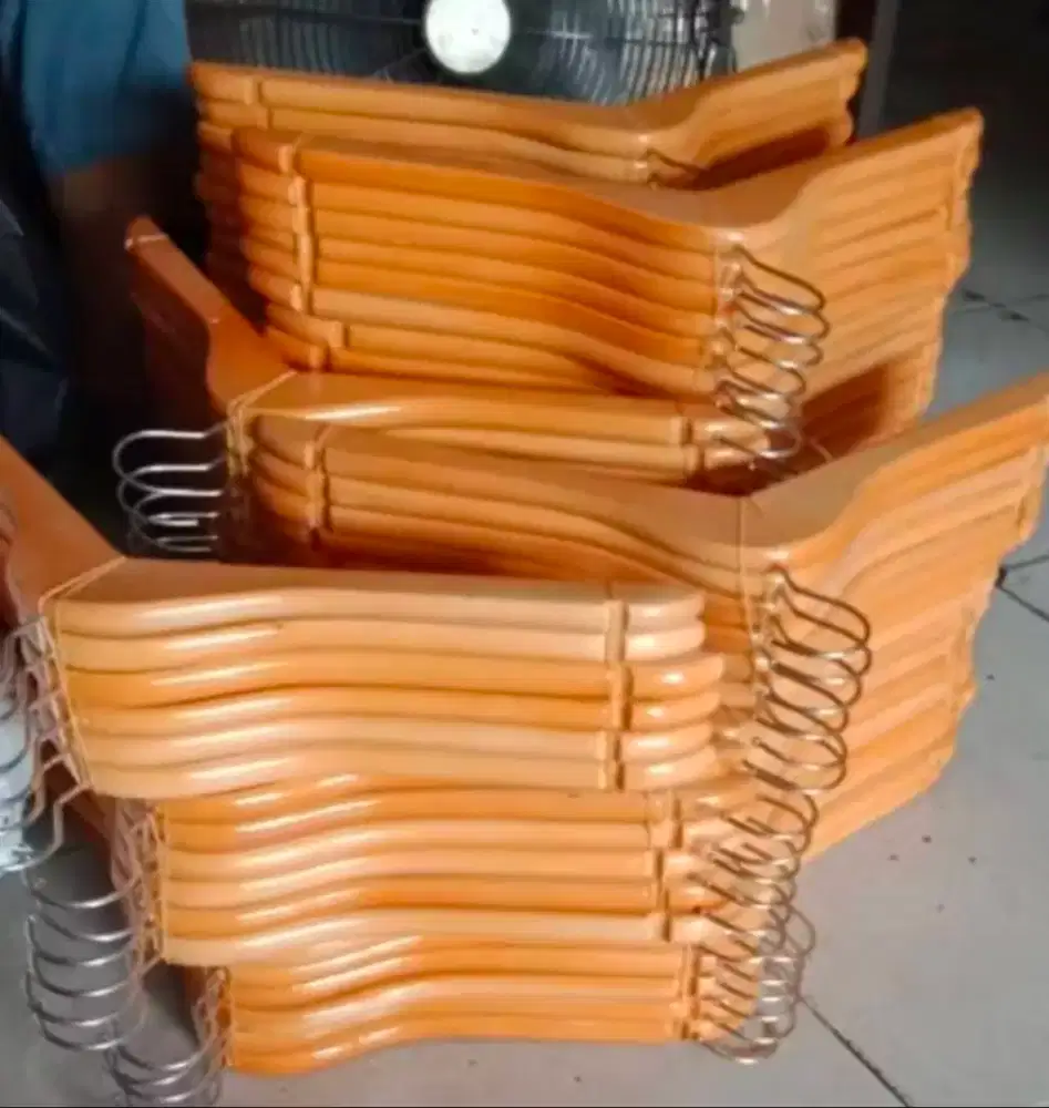 HANGER KAYU DEWASA HARGA SATUAN ADA 100PCS