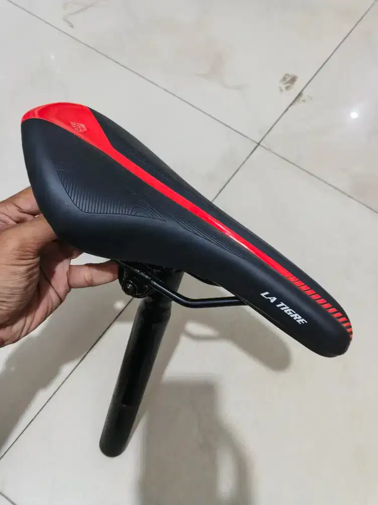 Part sepeda sadel jok baru sudah dapat clamp + seatpost ukuran 28.6