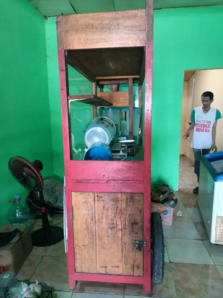 Gerobak keliling atau Mangkal
