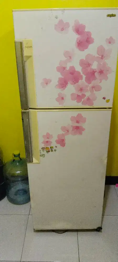 Kulkas aqua 2 pintu