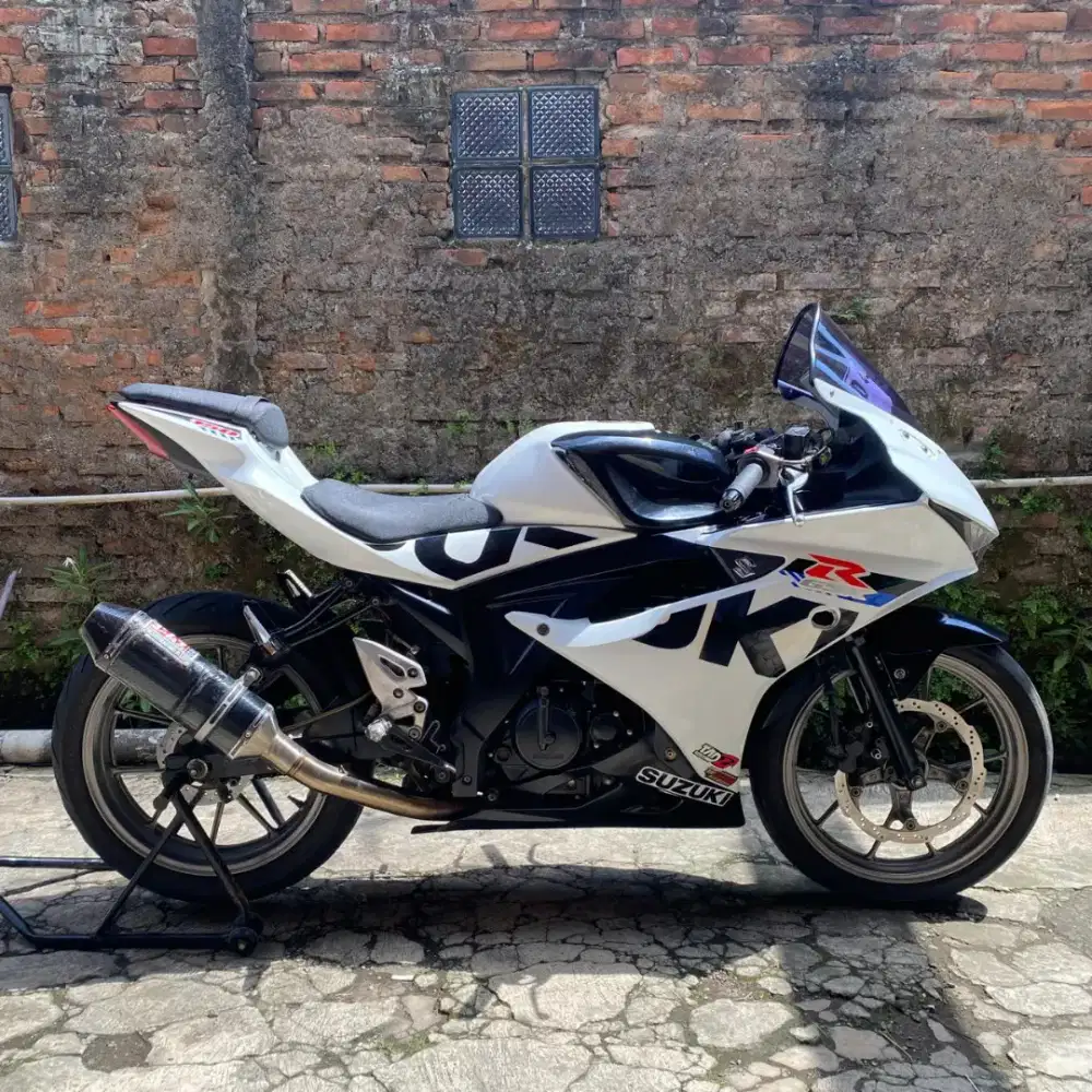 Suzuki gsx 150 Plat D bandung