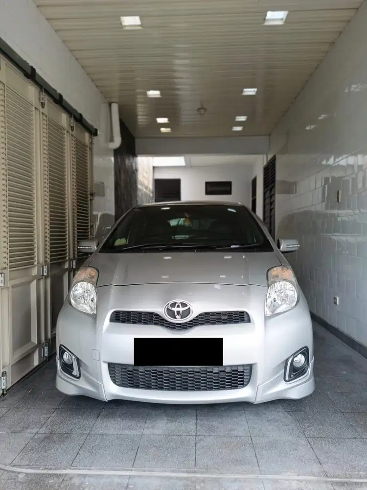 (Low Km 20ribu)TOYOTA YARIS 1.5 E AT Matic Tahun NIK 2013
