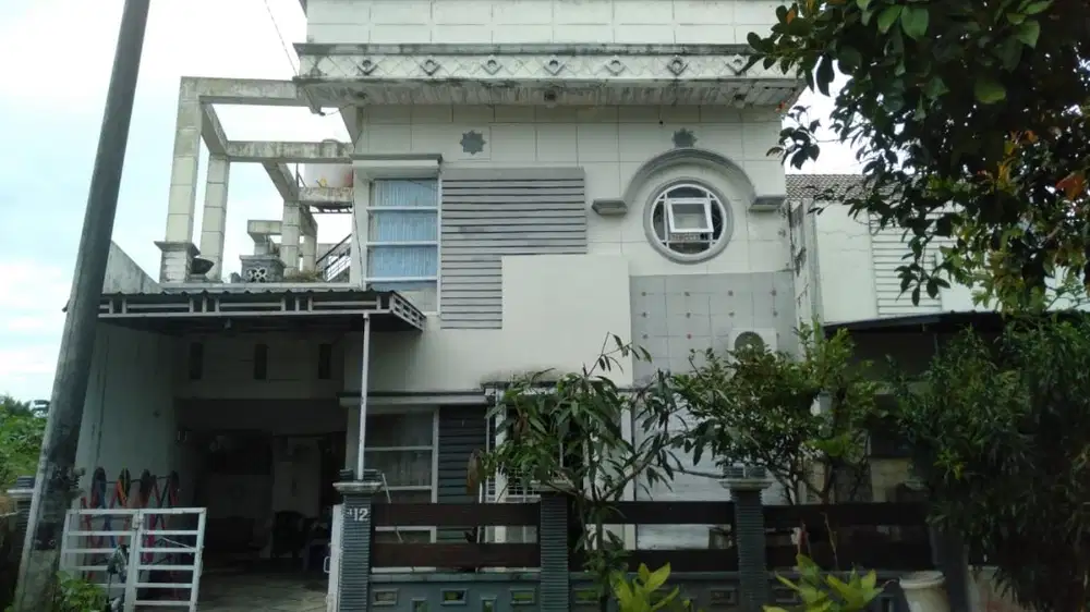 DIJUAL RUMAH 2 LANTAI DI MAKASSAR! LOKASI DEKAT PANTAI LOSARI!