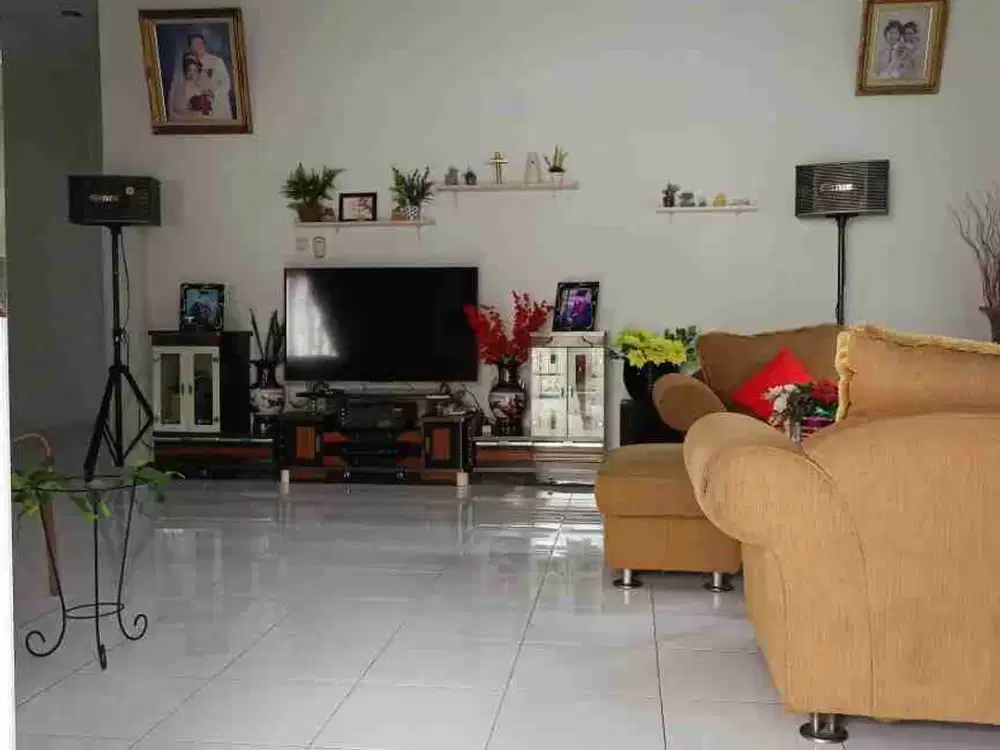 DIJUAL VILLA MEWAH DI KOMPLEK CEMARA HIJAU