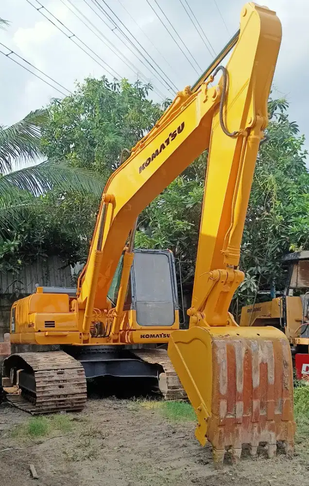PC200-8 KOMATSU