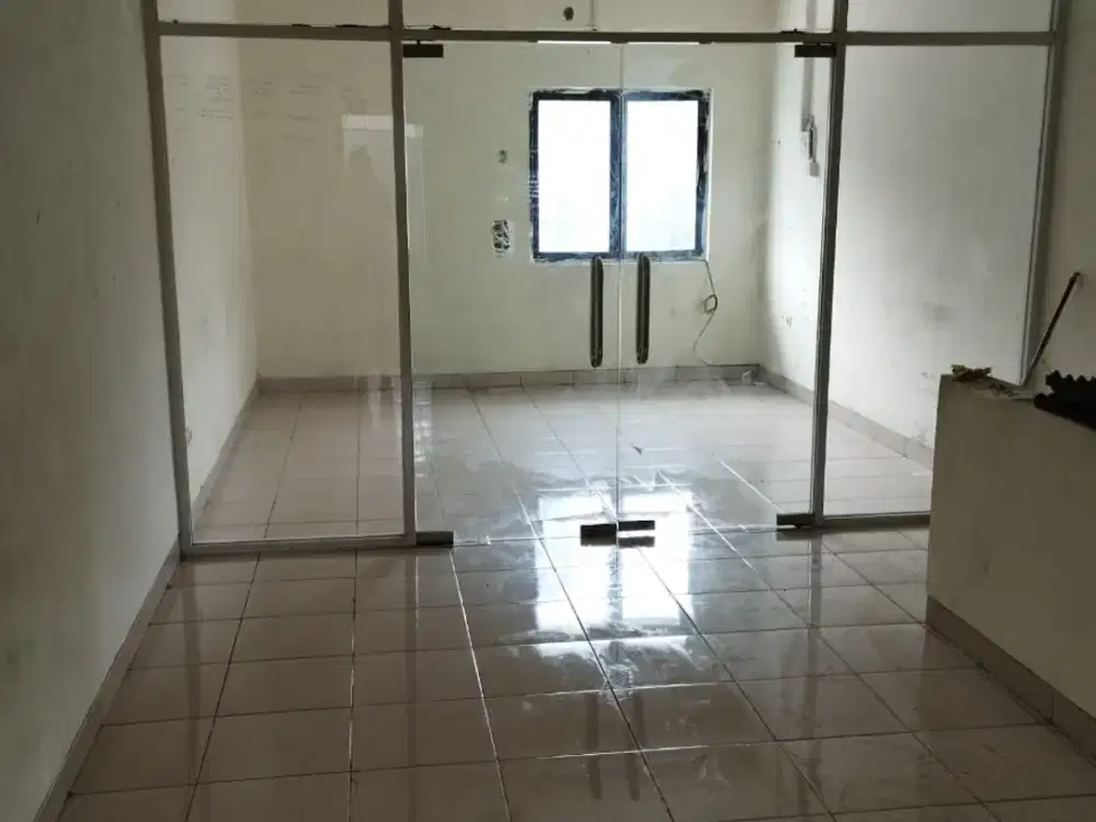 DISEWAKAN RUKO DI PURI BETA 1 PINGGIR JALAN STRATEGIS DEKAT HALTE