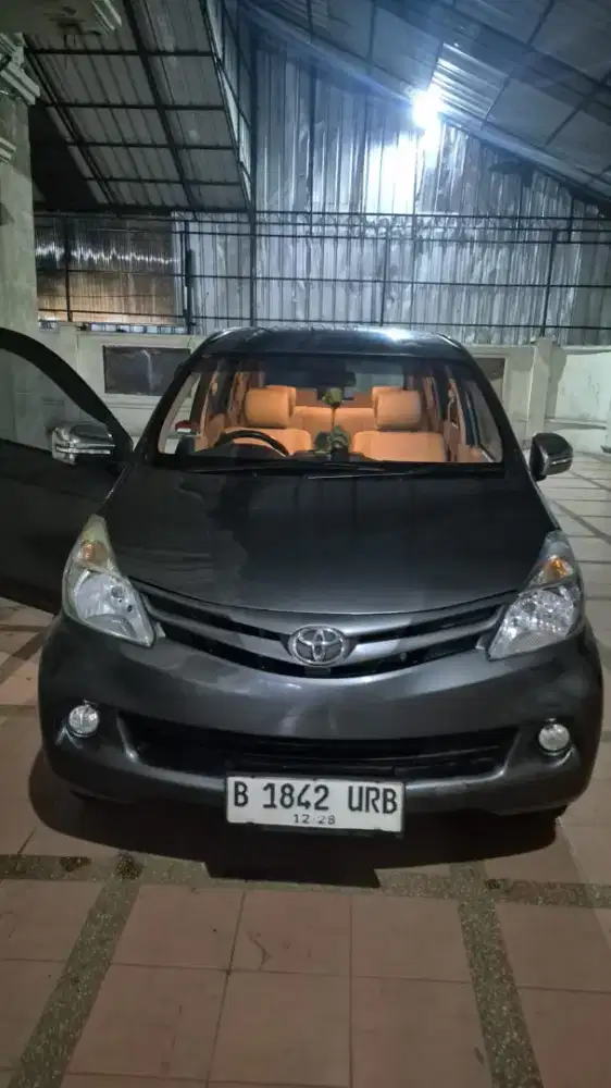 Jual Avanza abu2 low KM