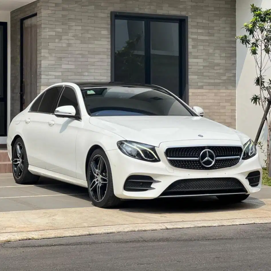 (CASH) Mercedes Benz E300 AMG W213 2017