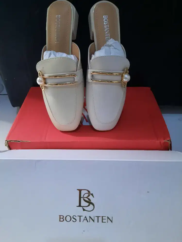 SEPATU WANITA BOSTANTEN
