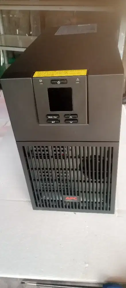 UPS APC 3000va 2400watts