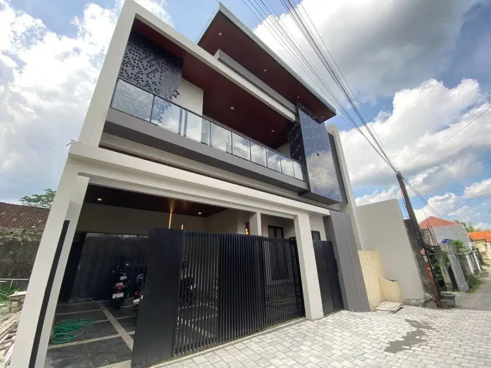 Rumah Mewah Furnished di selatan Jalan Damai Sariharjo Ngaglik Sleman