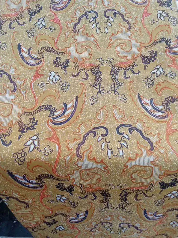 Bahan batik lawas peninggalan ibu.