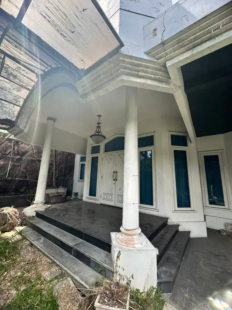 DIJUAL RUMAH MEWAH CLASSIC INTERIOR 2 LANTAI KELUD SURABAYA