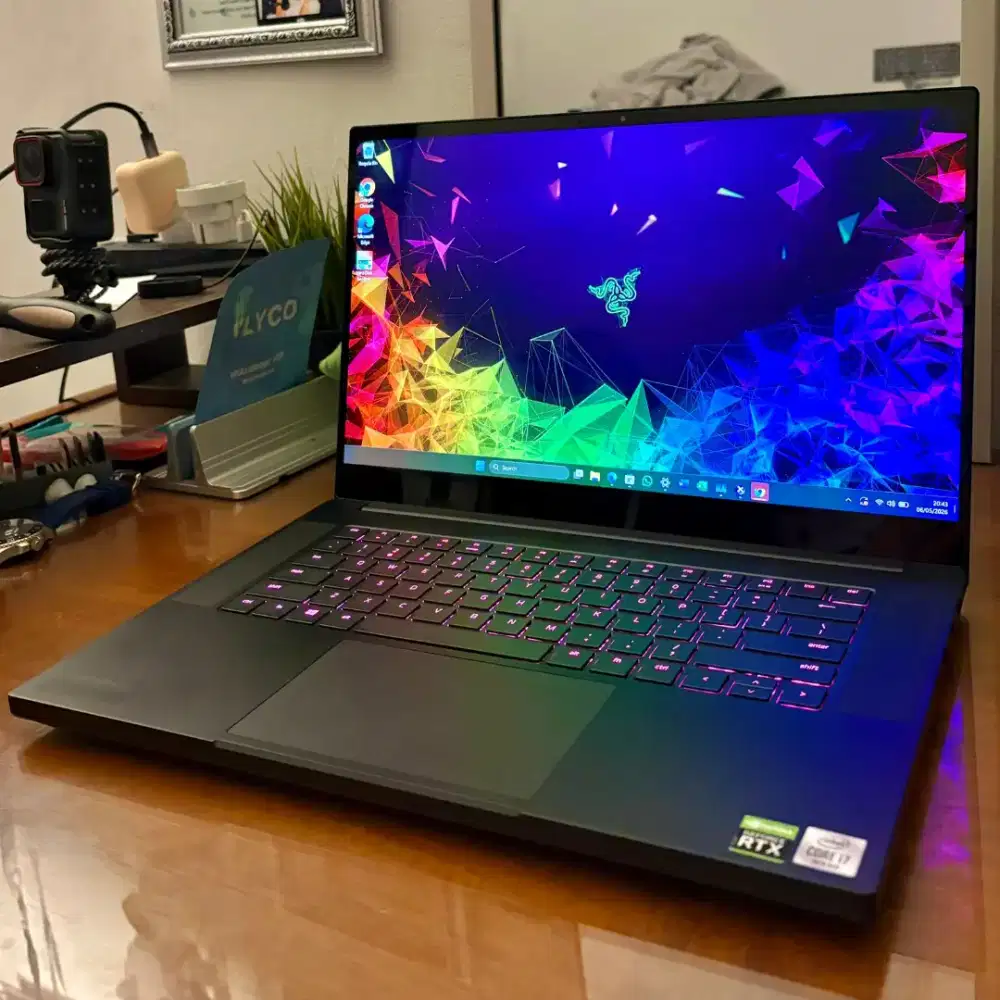 Laptop Razer i7 RTX 2070 4K OLED 16gb blade 2020 SSD 100%