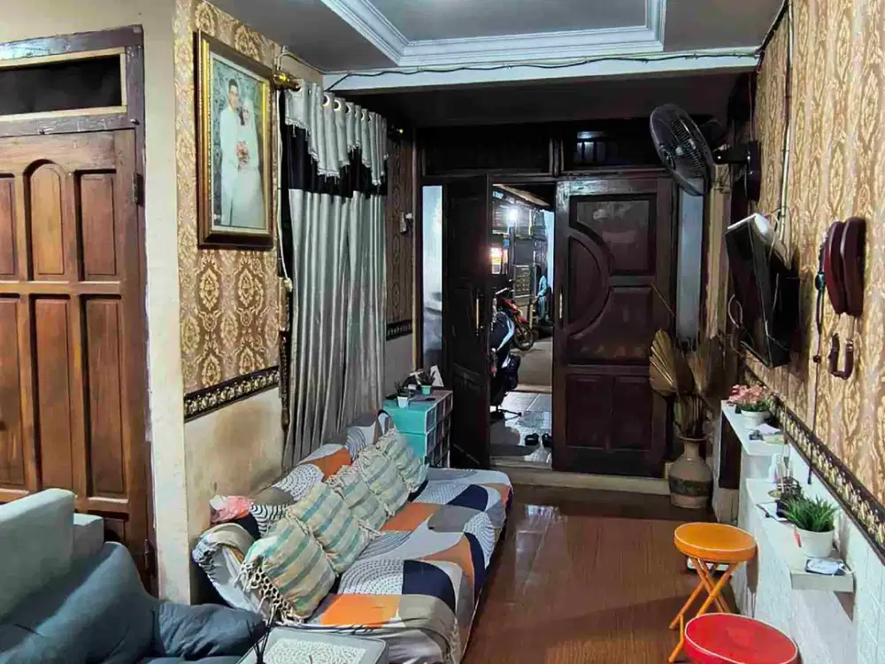 Dijual Cepat BU Rumah Kost 2Lantai Pesanggaran Jaksel 5 Kamar Kost di Lantai 2 Cocok Investasi