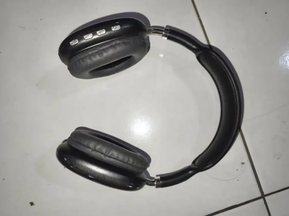Headset Bluetooth P9 harga 20k net. No minus like new.