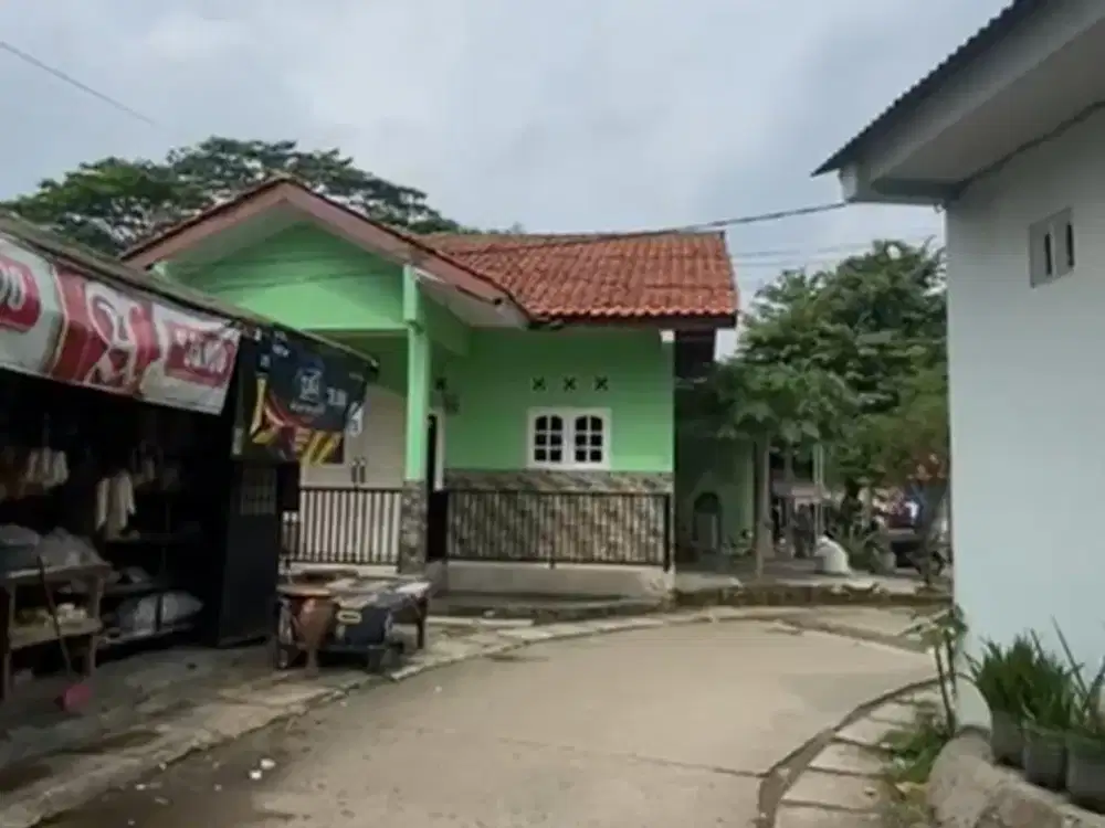 DIJUAL RUMAH BERIKUT  KONTRAKAN DI KAMPUNG DONGKAL ALAM SUTERA BELAKANG APARTEMENT