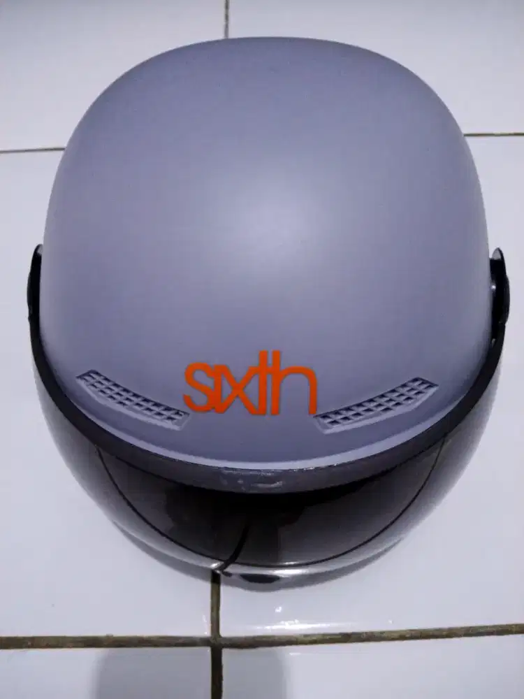 Helm sepeda motor