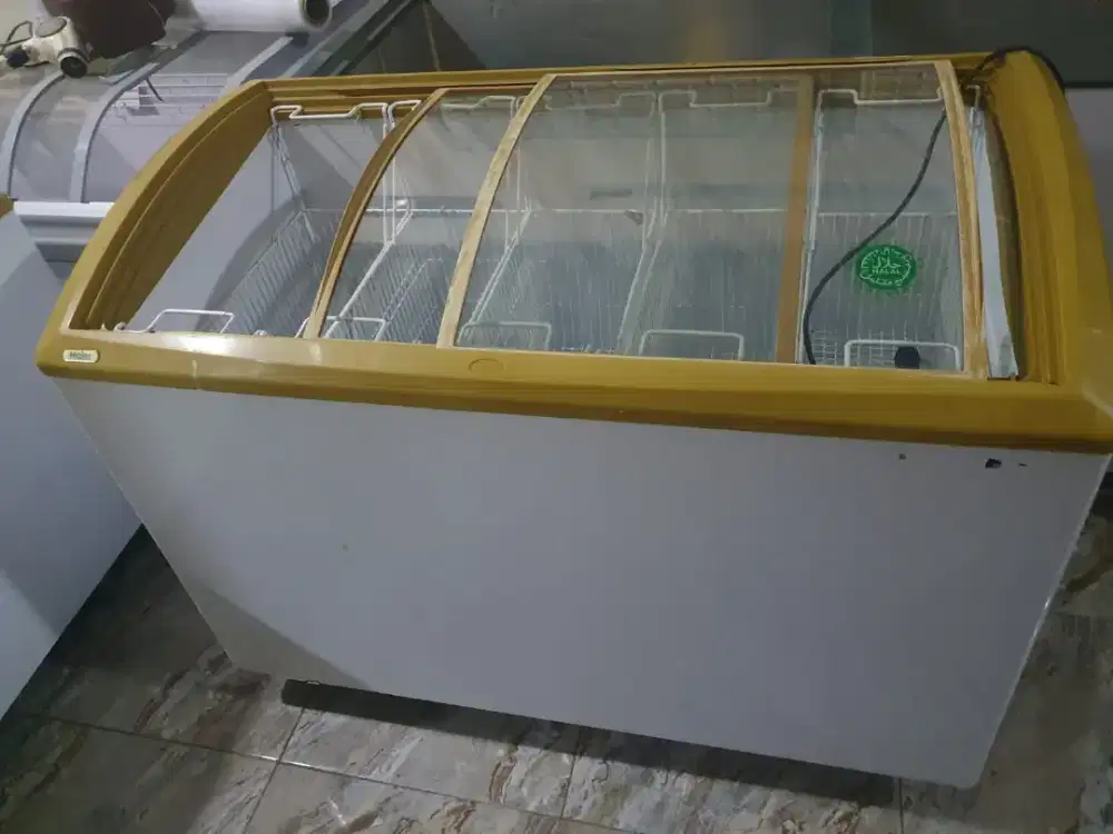 Display freezer Kapasitas 330l mulus