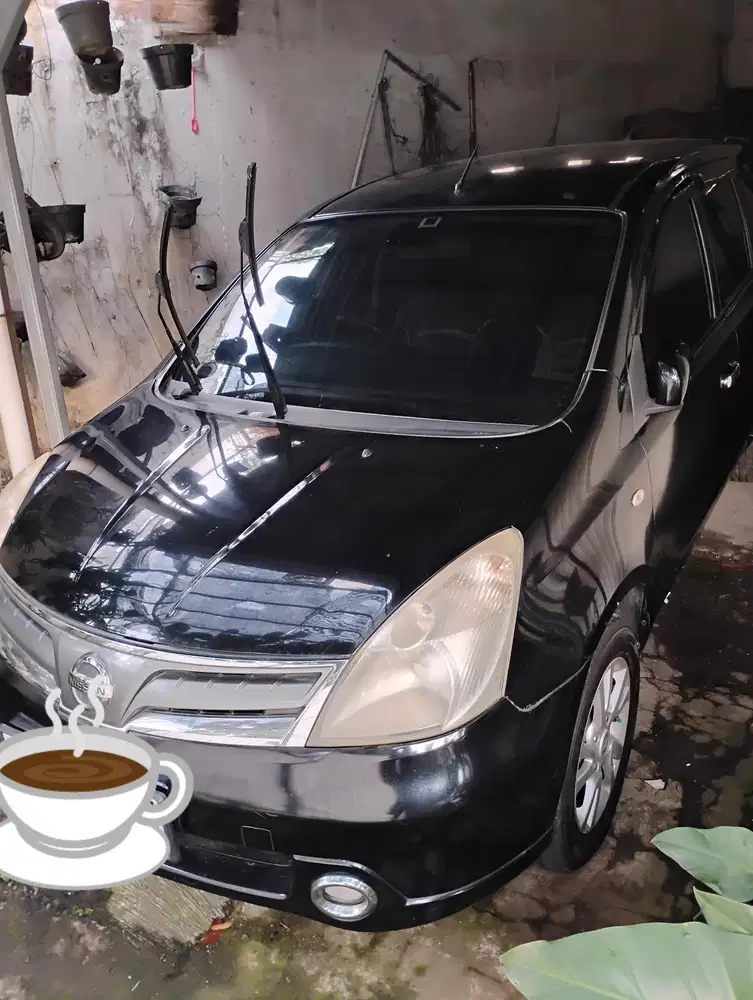 Nissan Grand livina 2012