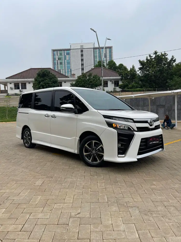 Toyota Voxy 2.0 AT 2021