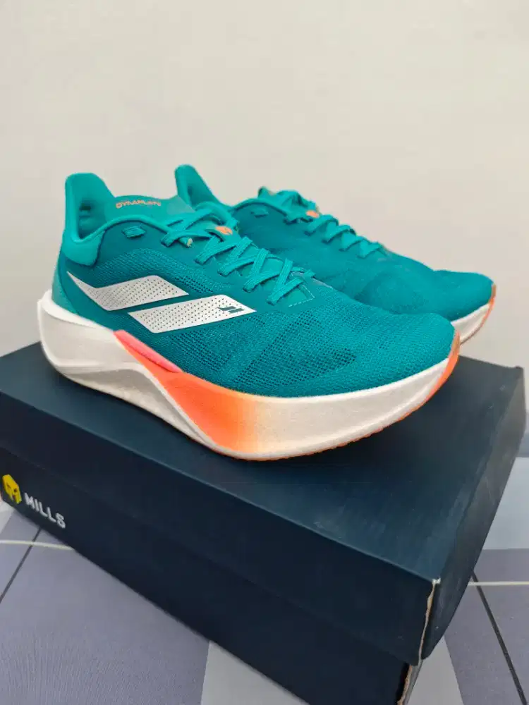 Sepatu lari mills Dynaplate Rush M2 size 40 fit 41 insole 26,6cm