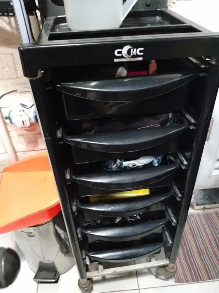 Dijual cepat troli rak Barbershop / Salon nego