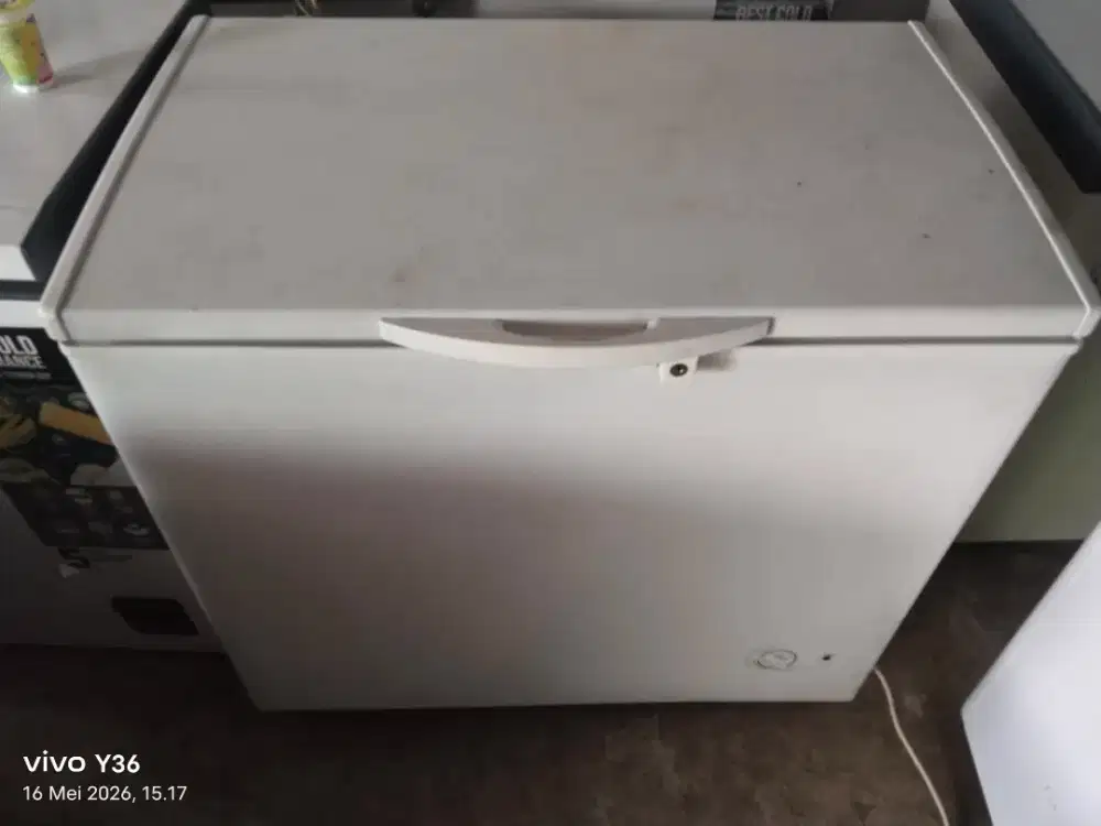 Di jual cepat prizer bok merk Sharp 220L