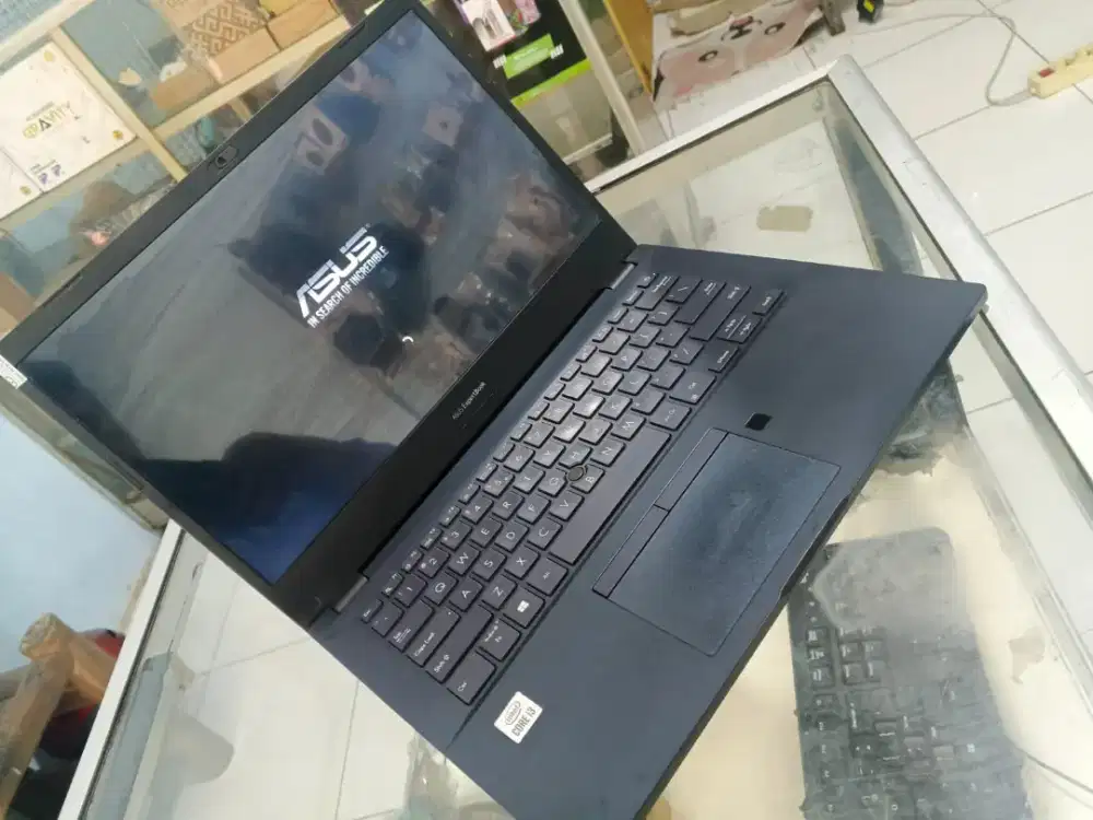 Asus Expert book