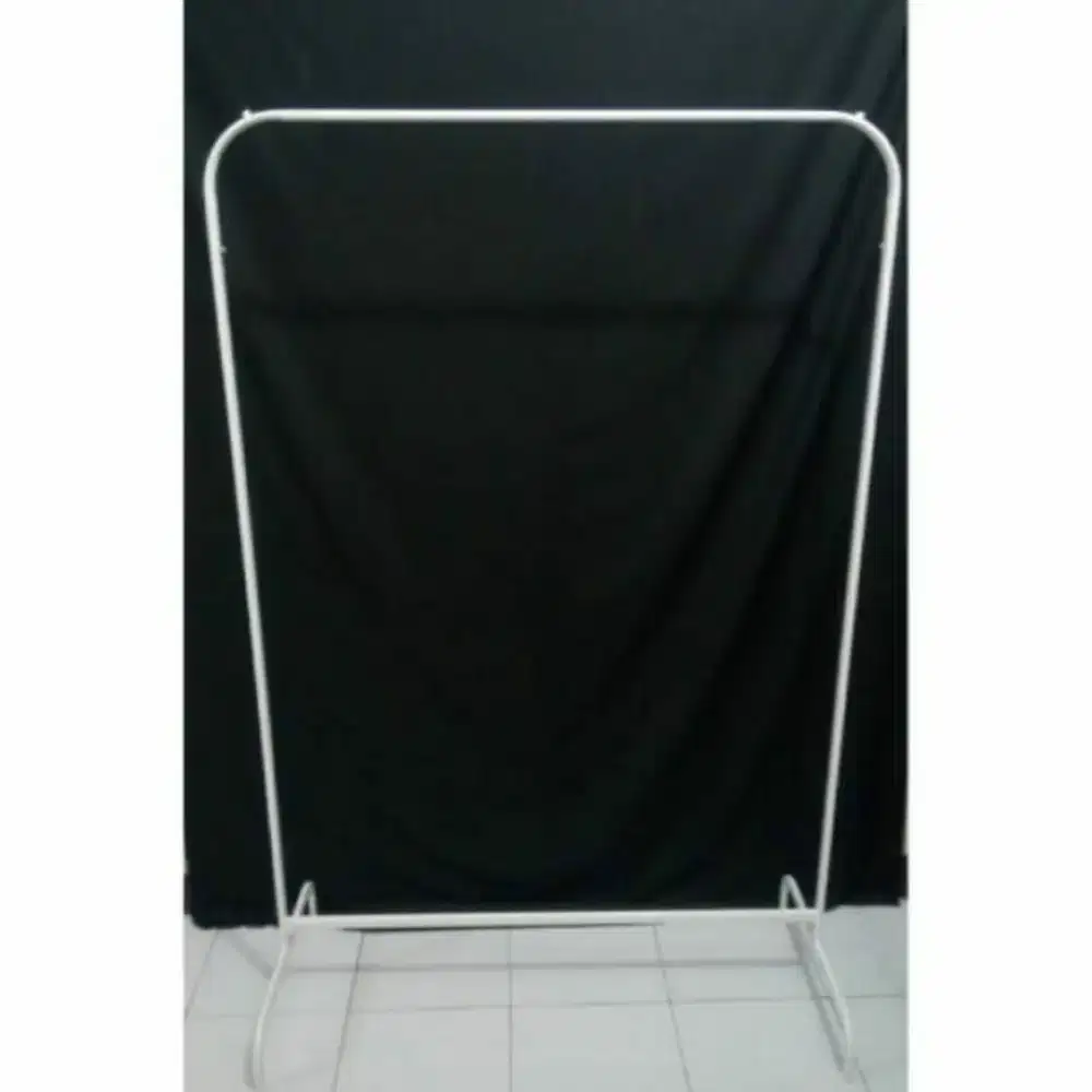 Gantungan baju bazar