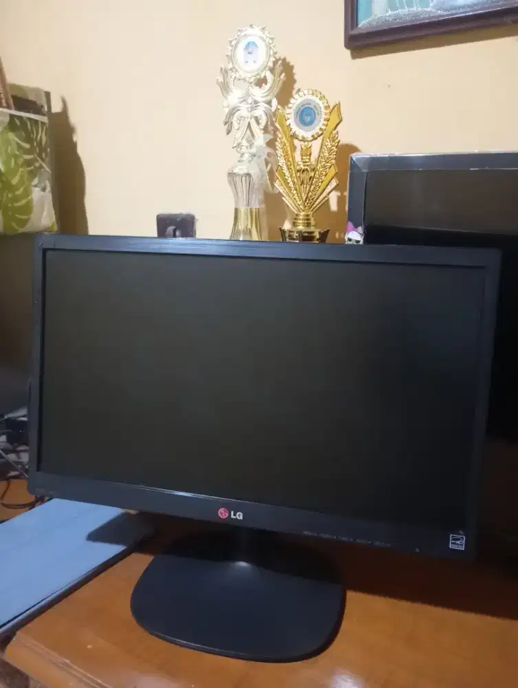 Monitor LG LED 20inc wide