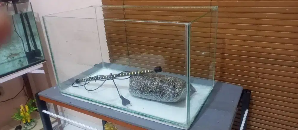 Akuarium lampu pasir