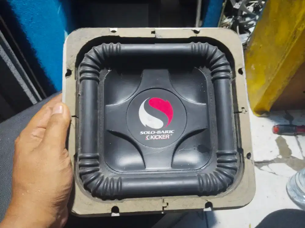 Subwoofer Kicker S8L7 Bekas