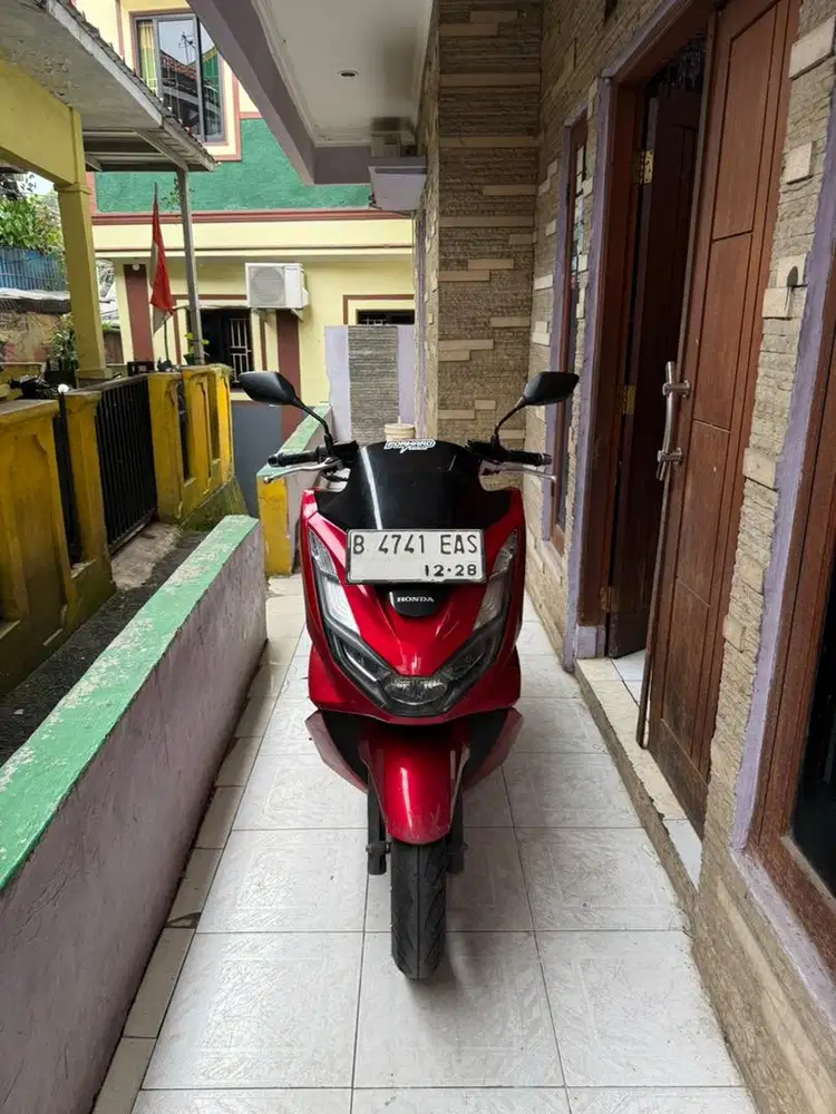 Dijual cepat murah nego Honda PCX CBS 2023 Merah not Nmax ADV