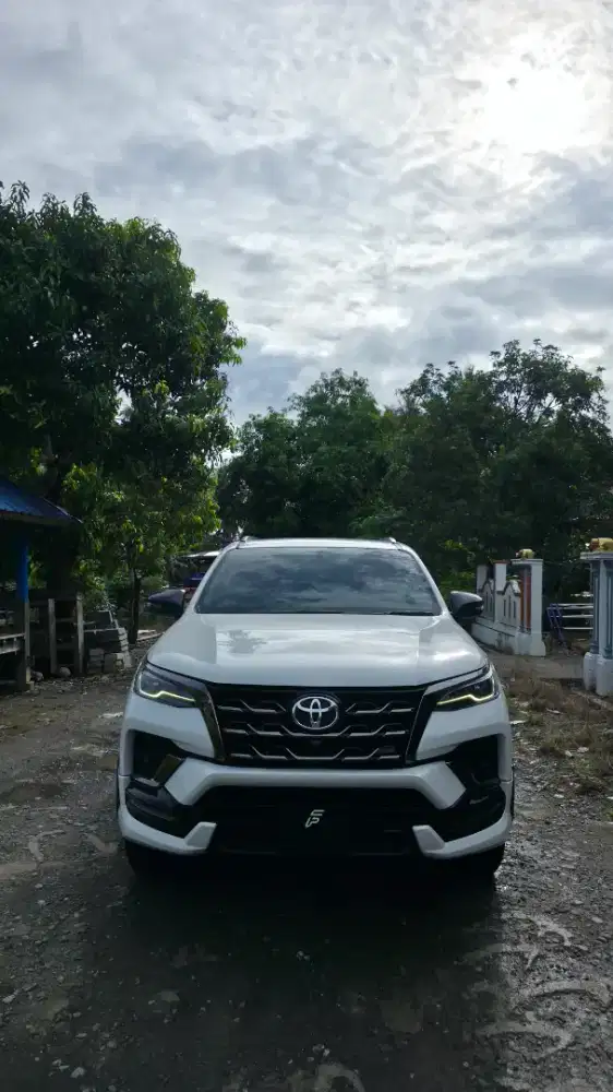 DIJUAL FORTUNER GR/TRD 2.4 2021
