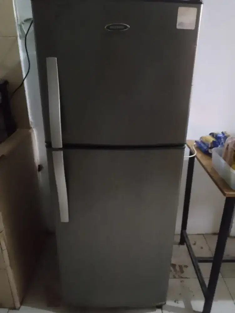 Kulkas 2 Pintu Polytron