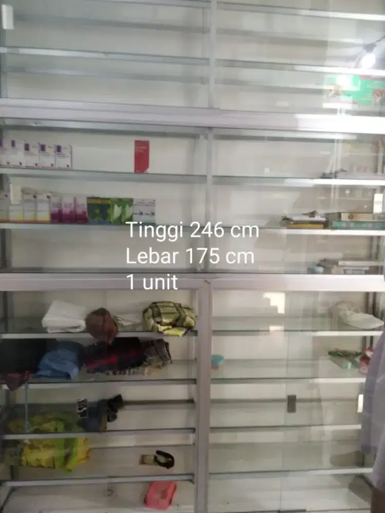Etalase Jualan 246 x 175 cm