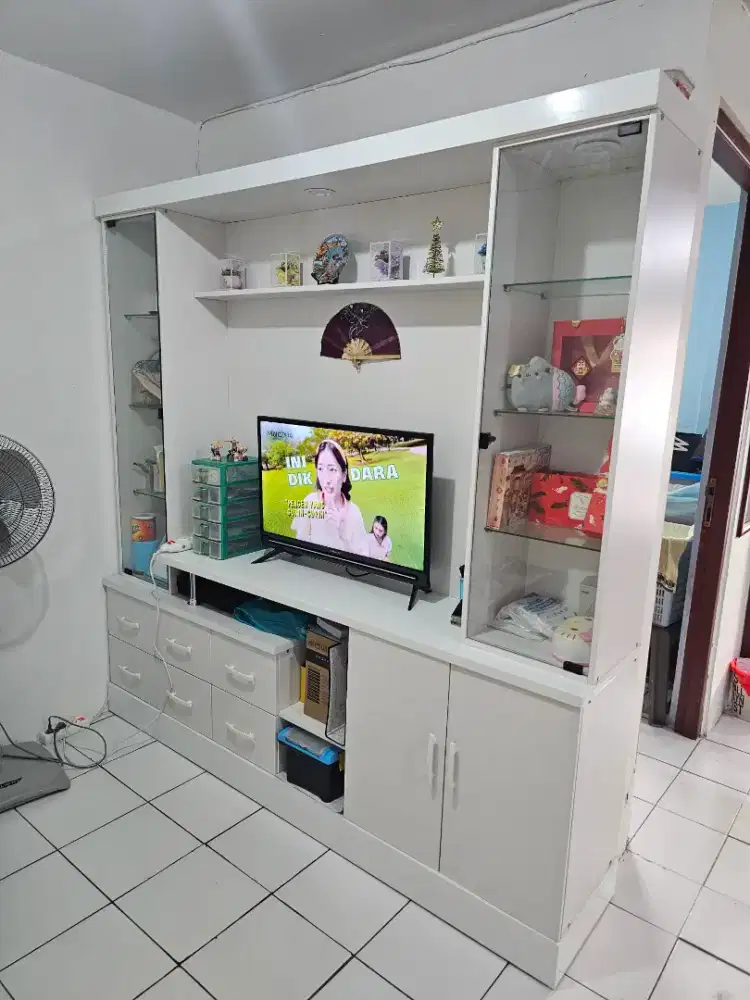 Lemari televisi