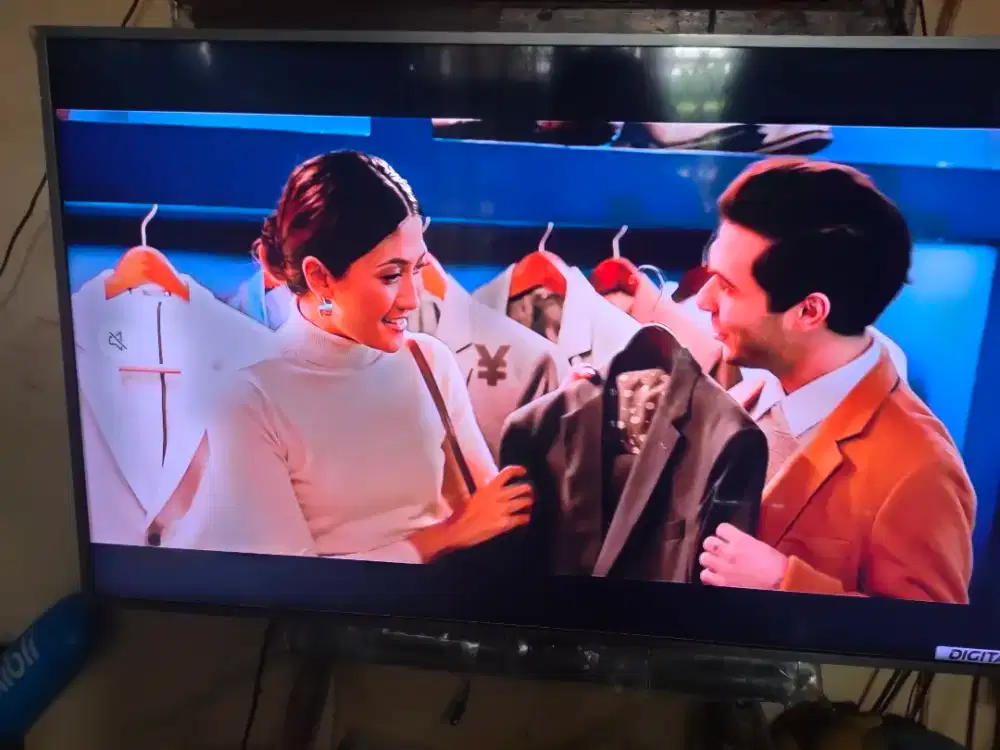 Di Jual TV Samsung QLED 4K tipe 65R 43 inci gambar jernih