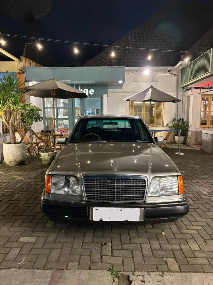 Dijual Kesayangan Mercedes W124 230E '90