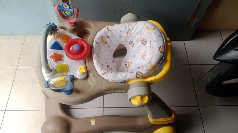 Dijual baby Walker step n walk