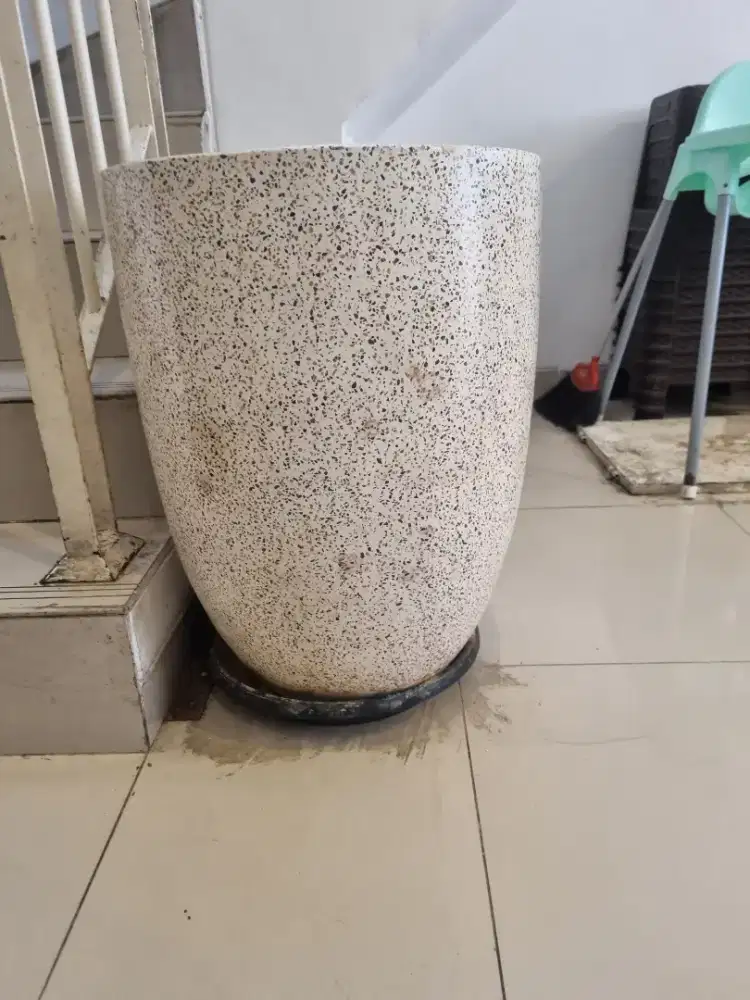 Pot tanaman bunga