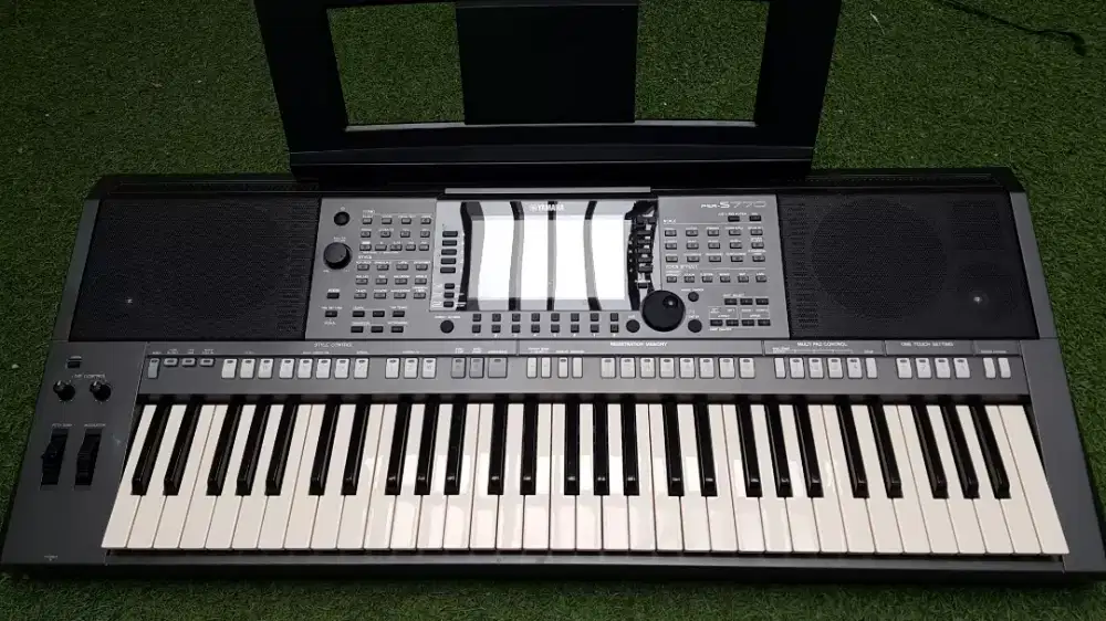 YAMAHA PSR S770 LIKE NEW