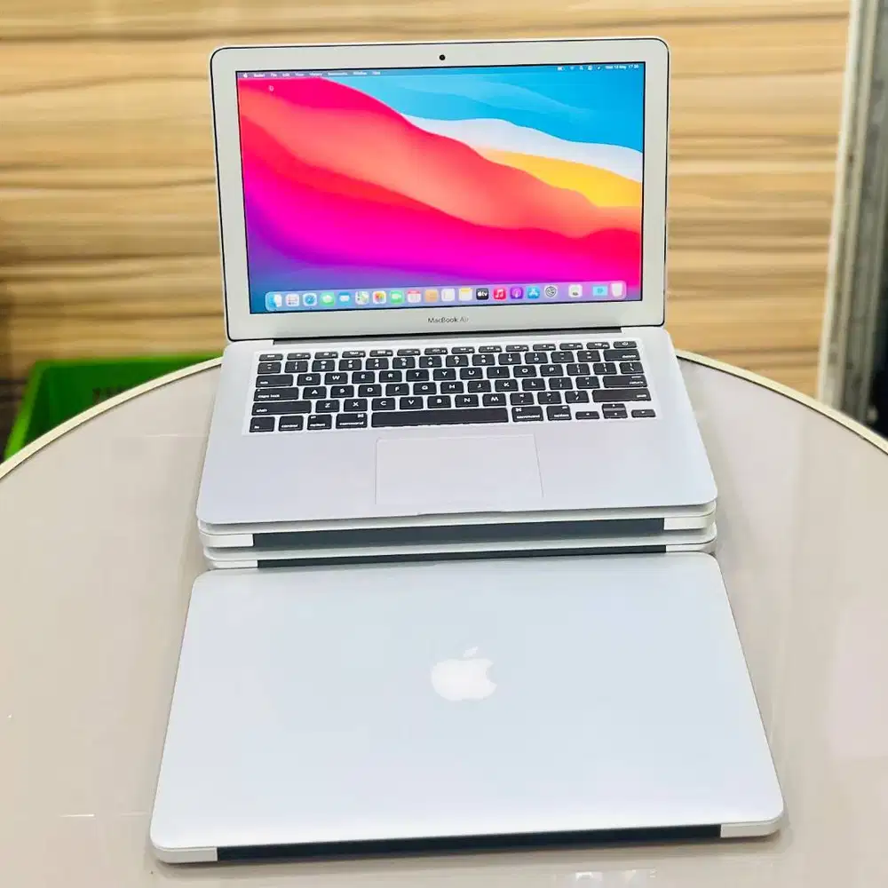 MACBOOK AIR 2017 13 INCH Corei5 1.8 ghz Ram 8 gb ssd *RDC