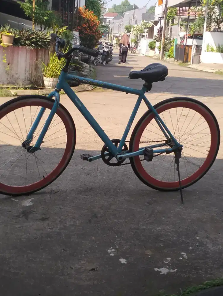 Capria - Sepeda Fixie biru torpedo stand flat second